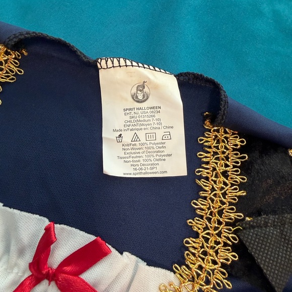 Girls Caribbean pirate Costume M 7-10 - Picture 4 of 7